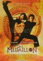 2003 Das Medaillon (The Medaillon), Jackie Chan, Lee Evans, német filmplakát, papír, feltekerve, egyik sarkában apró gyűrődéssel, 119×84,5 cm.
