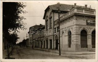 1948 Cegléd, Evangélikus iskola, Gazdák Biztosító Szövetkezete főképviselete, Wukovics József, Dezsőfi Gyula, Csoma Sándor, Klein Imre üzlete. Simon János kiadása (EB)