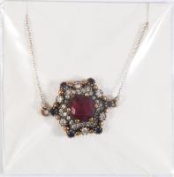 Ezüst (Ag) nyaklánc szintetikus rubin befoglalással, jelzett, bruttó 9,4g