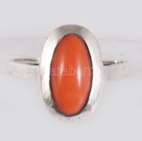 Ezüst (Ag) gyűrű csiszolt korall berakással, m.55, bruttó 3g