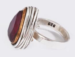 Ezüst (Ag) gyűrű szintetikus rubinnal, állítható méret, jelzett, bruttó 13,5g