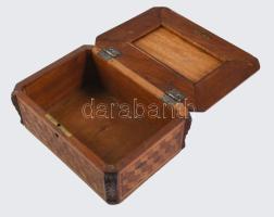 cca 1900 Fa intarziás doboz, kulcs nélkül, 24x17 cm