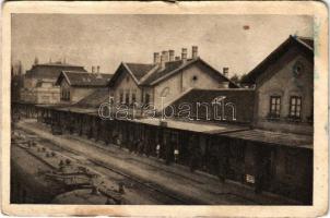 Gödöllő, MÁV vasútállomás, vonat. Krummer G. felvétele, Storcz B. Mátyás kiadása (szakadások / tears)