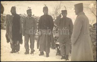cca 1915-1918 Montenegrói fogságból visszaszökött magyar népfelkelők, I. világháborús fotólap, a hátoldalon feliratozva, 9x14 cm