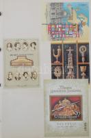 Közepes gyűrűs borakó kb 60 db egy oldalas berakólappal, benne magyar anyag, főleg a 70-es, 80-as év...