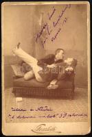 1893 Herczeg Ferencz A dolovai nábob leánya c. darabjának ősbemutatója, Zilahi és Nádai színészek humoros jelenete ajándékozási felirattal. Kabinetfotó 11x17 cm