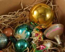 15 darab régi üveg karácsonyfadísz, közte kutya figurás