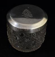 cca 1910 Ezüst (Ag) fedelű kristály tégely, Bécs, 1872-1922 közötti fémjel, 800 ezrelékes ezüst, nettó 66g, 8x7 cm