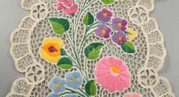 Kalocsai mintás hímzett terítő csipke 60x24 cm