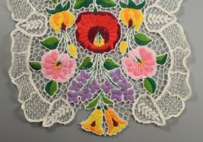 Kalocsai mintás hímzett terítő csipke 90x32 cm