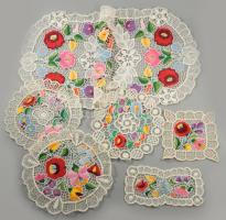 Kalocsai mintás hímzett terítő csipke 64x32 cm + 5 kis alátét