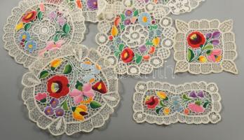 Kalocsai mintás hímzett terítő csipke 64x32 cm + 5 kis alátét