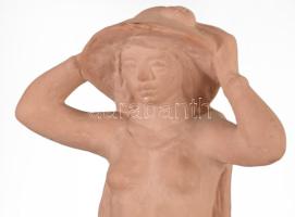 Sz. Egyed Emma (1935-2016): Kalapos nő. Terrakotta, jelzett, hibátlan 22 cm