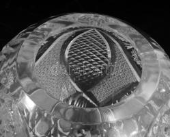 Kristály váza. hibátlan m: 16 cm, d: 17 cm