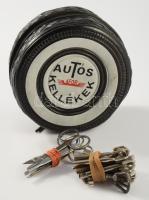 Bolha tétel ollókkal és kulcsokkal.