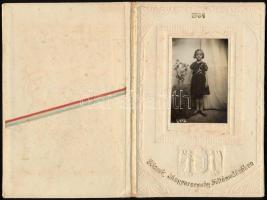 cca 1934 "Hiszek Magyarország feltámadásában" - irredenta anyák napi emlék, dombornyomott borítóval, benne kislányportréval,7,5x5 cm, teljes: 18x12 cm