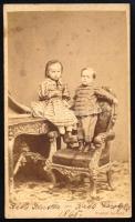 1865 Réth Ida és Ráth Károly portréja, keményhátú fotó Knebel Ferenc szombathelyi műterméből, feliratozva, 10,5×6,5 cm
