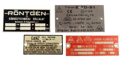 4 darab fém tábla, h: 8 cm alatt