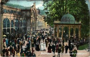 Marianske Lazne, Marienbad; Kreuzbrunnen-Colonnade, Abendkonzert. Ottmar Zieher / fountain, evening ...