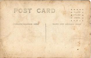 R. Popovich magyar borbély üzlete / international barber shop. photo (EB)