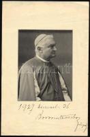 1927 Boromisza Tibor (1840-1928) szatmári püspök autográf aláírása őt ábrázoló nyomtatványon, apró lapszéli szakadással, 24,5x16 cm