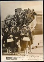 1985 Katonai díszszemle a Felvonulási téren + 1964 Magyar olimpikonok indulnak Tokióba, felületén tö...