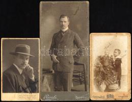 3 db keményhátú fotó: Férfiportré (Kulcsár Muki), Kuczyński és Gurtler krakkói (Kraków) műterméből, 10,5x6,5 cm + Gyerekek portréja, Andrássy László rimaszombati műterméből, 11x6,5 cm + Férfiportré, Rivoli budapesti műterméből, a hátoldalon dedikációval, 16,5x8 cm