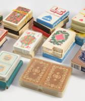 30 pakli kártya, közte érdekes darabokkal