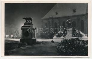 1940 Kolozsvár, Cluj; Mátyás király téri részlet, télen / square in winter + "KOLOZSVÁR VISSZATÉRT 1940" So. Stpl (vágott / cut)