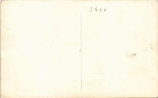 Kerékpáros katonák csoportja / soldiers with bicycles. photo