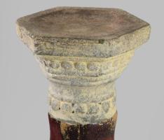 Kerámia posztamens, kis felületi sérüléssel, m: 35 cm