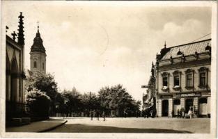 1938 Losonc, Lucenec; Köztársaság tér, templom, Tarjányi János és Ignatz Redlinger üzlete. Marcel Filó / Námestie Republiky / square, church, shops + "1938 Losonc visszatért" So. Stpl.