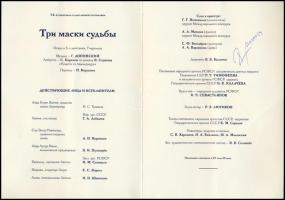 Russell Crowe (1964-) új-zélandi-ausztrál színész autográf aláírása a Billion Dollar Spy c. 2025-ös film kellékeként használt operaműsoron / Autograph signature of Russell Crowe (1964-) actor and film director