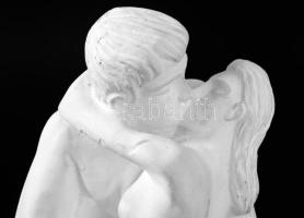 Csókolózó pár gipsz szobor, kis kopással, m: 18 cm