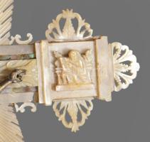 Antik jeruzsálemi feszület, faragott gyöngyház részekkel, levált darabja megvan, 31x18 cm