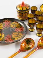 Orosz festett fa edénykék, kanalak, kis poharak, tálkák