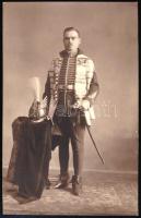 cca 1920-1930 Magyar királyi testőr díszegyenruhában, kitüntetésekkel, fotólap Blahos R. budapesti műterméből, jó állapotban, 13,5x8,5 cm