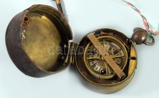 cca 1890-1910 Bécsi bakteróra / járőr óra, bőr tokjával, fogója javított, kulccsal, működik