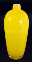 Kétrétegű citromsárga hutaüveg váza, jelzés nélkül, hibátlan, m: 31 cm