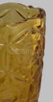 Öntött borostyánszínű üveg váza, anyagában színezett, hibátlan, m: 19,5 cm