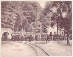 1909 Resica, Resicabánya, Resita; Beszállás a bányába, Ferenc József altáró, bányászok csillékben - 2-részes panorámalap / Anfahrt der Bergleute / mine entrance with miners in mine carts - 2-tiled folding panoramacard