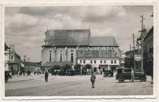 1939 Torda, Turda; tér, templom, Tunel étterem, gyógyszertár, Balogh üzlete, automobilok / square, church, restaurant, pharmacy, shops, automobiles. photo