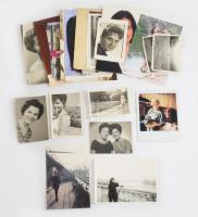 Hölgyeket, lányokat ábrázoló, vegyes régi és modern fotók, összesen 33 db, változó méretben és állapotban