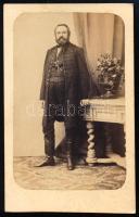 cca 1862 Férfiportré, keményhátú fotó Landau Alajos szegedi műterméből, 10,5×6,5 cm