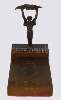 1970 Szabadság-szobor figurával díszített asztaldísz, 12x11 cm