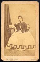 cca 1865 Női portré, keményhátú fotó Letzter Junior kassai műterméből, karton sarkán törésnyom, 10,5×6,5 cm