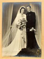 cca 1910-1945 Régi esküvői fotók, összesen 9 db, változó állapotban, 13,5x8,5 cm és 40x30 cm között