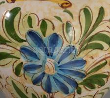 Olasz festett és karcolt mintás fedeles váza, jelzett, kis mázkopással, m: 29 cm