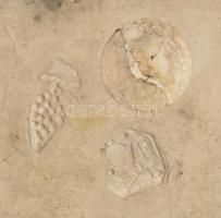 Komlós Kerámia fiú és lány pár. Jelzett, kis mázhibákkal, m. 20-22 cm