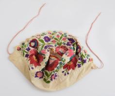 cca 1880-1900 Kalocsai mintás hímzett fejfedő